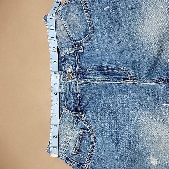 Old Navy, Size 4 "High Rise Short", Pebble Color, Excellent Used Condition - Picture 4 of 7